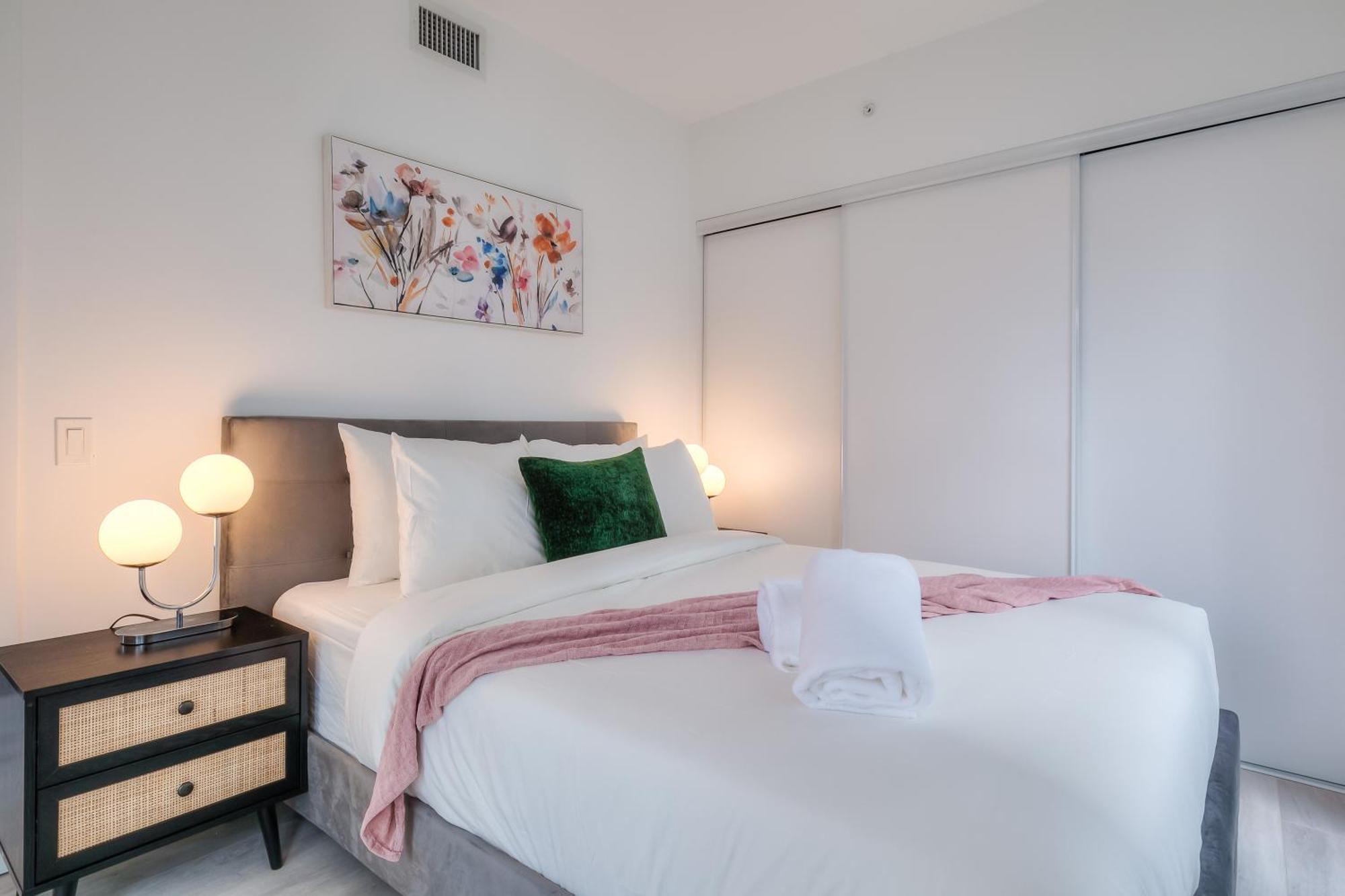 Panorama Suites Downtown Торонто Экстерьер фото